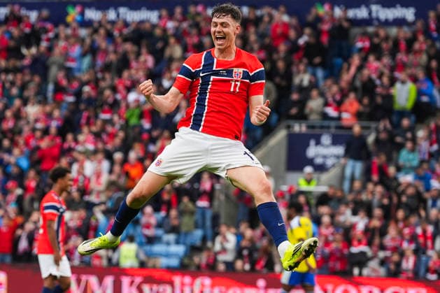 Private international football match: Norway - Sweden Oslo 20260601. Norway s Jorgen Strand Larsen celebrates 3-0 during the private international men s football match between Norway and Sweden at Ullevaal Stadium. Photo: Lise Aserud NTB Oslo Norway EDITORIAL USE ONLY. RESTRICTED USE FOR BETTING COMPANIES Ref:_SPOV6ww5cw_US8.jpg *** Private international football match Norway Sweden Oslo 20260601 Norway s Jorgen Strand Larsen celebrates 3 0 during the private international men s football match between Norway and Sweden at Ullevaal Stadium Photo Lise Aserud NTB Oslo Norway EDITORIAL USE ONLY RESTRICTED USE FOR BETTING COMPANIES  Copyright: xLisexAserudx xNTBx