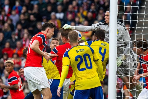 260601 Jorgen Strand Larsen of Norway scores 3 0 behind goalkeeper Jacob Widell Zetterström of Sweden during the international friendly football match between Norway and Sweden on June 1, 2026 in Oslo Photo Joel Marklund BILDBYRAN kod JM JM0820 bbeng fotboll football soccer fotball träningslandskamp privatlandskamp landskamp international friendly norge norway sverige sweden sverige a  Copyright: JOELxMARKLUND BB260601JM075