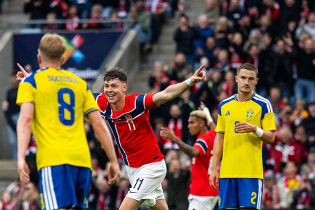 260601 Jorgen Strand Larsen of Norway celebrates while Daniel Svensson and Gustaf Lagerbielke of Sweden look dejected after 3 0 during the international friendly football match between Norway and Sweden on June 1, 2026 in Oslo Photo Joel Marklund BILDBYRAN kod JM JM0820 bbeng fotboll football soccer fotball träningslandskamp privatlandskamp landskamp international friendly norge norway sverige sweden sverige a jubel depp  Copyright: JOELxMARKLUND BB260601JM076