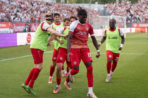 01 06 2026, xhfmx, Soccer Relegation 3 Liga, Kickers Wuerzburg 1 FC Lok Leipzig Wuerzburg celebrates the 2 1 by Cherif Cisse FC Wuerzburger Kickers, 11 against Leipzig Goal, Goal, Jubel, Celebration DFL DFB REGULATIONS PROHIBIT ANY USE OF PHOTOGRAPHS as IMAGE SEQUENCES and or QUASI VIDEO Wuerzburg