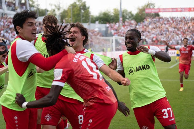 01 06 2026, xhfmx, Soccer Relegation 3 Liga, Kickers Wuerzburg 1 FC Lok Leipzig Wuerzburg celebrates the 2 1 by Cherif Cisse FC Wuerzburger Kickers, 11 against Leipzig Goal, Goal, Jubel, Celebration DFL DFB REGULATIONS PROHIBIT ANY USE OF PHOTOGRAPHS as IMAGE SEQUENCES and or QUASI VIDEO Wuerzburg