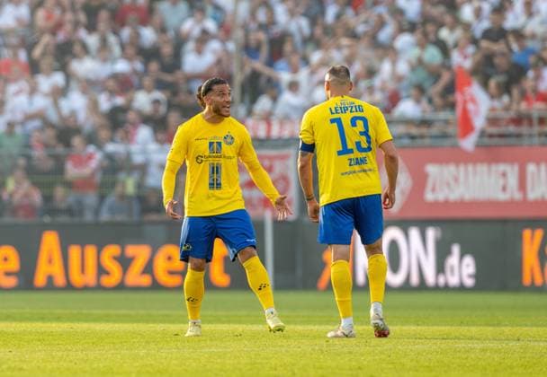 Soccer, Men, Season 2025 2026, Promotion matches to 3 Liga second leg , Würzburger Kickers 1 FC Lok Leipzig, f l Malik McLemore Lok Leipzig , Djamal Ziane Lok Leipzig , Disappointment after conceding goal to 2 1, 01 06 2026, Copyright: xMatthiasxKochx