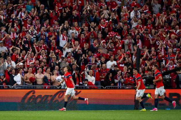 260601 David Moller Wolfe, Jorgen Strand Larsen and Alexander Sorloth of Norway celebrate after 4 0 later disallowed during the international friendly football match between Norway and Sweden on June 1, 2026 in Oslo Photo Joel Marklund BILDBYRAN kod JM JM0820 bbeng fotboll football soccer fotball träningslandskamp privatlandskamp landskamp international friendly norge norway sver sver sweden sverige a jubel  Copyright: JOELxMARKLUND BB260601JM106