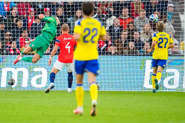 Private international football match Norway Sweden Oslo 20260601 Swedens Alexander Isak scores 3-1 during the mens private international football match between Norway and Sweden at Ullevaal Stadium Photo Lise Aserud NTB Oslo Norway EDITORIAL USE ONLY RESTRICTED USE FOR BETTING COMPANIES  Copyright: xLisexAserudx xNTBx