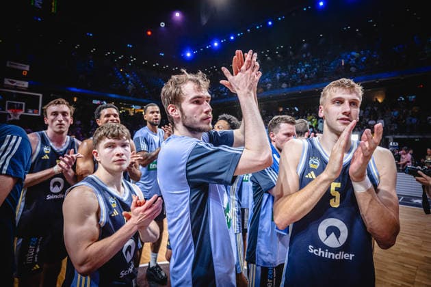 Basketball Berlin 01 06 2026 Season 2025 2026 EasyCredit BBL 1 Bundesliga Men, Men Playoffs Semifinal Game 2 Alba Berlin BMA365 Bamberg Baskets Alba wins cheers bennet Hundt Alba Berlin, No 33 Malte Delow Alba Berlin, No 06 Sam Griesel Alba Berlin, No 05