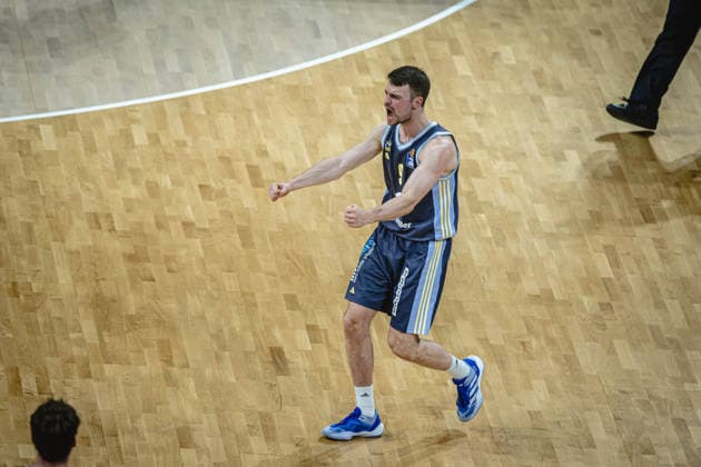 Basketball Berlin 01 06 2026 Season 2025 2026 EasyCredit BBL 1 Bundesliga Men, Men Playoffs Semifinal Game 2 Alba Berlin BMA365 Bamberg Baskets Cheers Jonas Mattisseck Alba Berlin, No 09