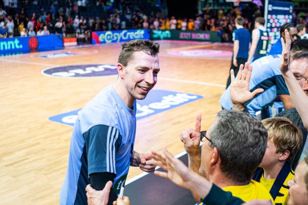 Justin Bean Alba Berlin 34 Cheering with fans 01 06 2026, Alba Berlin vs Bamberg Baskets, Basketball, BBL, Max Schmeling Halle, Berlin DFL regulations prohibit any use of photographs as image sequences and or quasi video Copyright: HMBxMedia xFinnxWeidmann