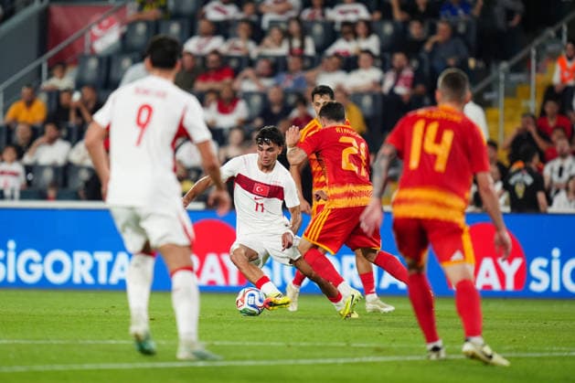 Turkiye v North Macedonia - Friendly match ISTANBUL, TURKIYE - JUNE 1: Can Uzun (11) of Turkiye in action against Jani Atanasov (21) of North Macedonia during the International Friendly, Länderspiel, Nationalmannschaft match between Turkiye and North Macedonia at Chobani Stadium, on June 1, 2026, in Istanbul, Turkiye. Hakan Akgun Anadolu Istanbul Turkey. Editorial use only. Please get in touch for any other usage.  Copyright: x2026xAnadoluxHakanxAkgunx