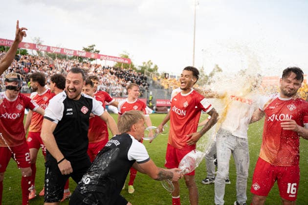 01 06 2026, xhfmx, Soccer Relegation 3 Liga, Kickers Wuerzburg 1 FC Lok Leipzig Wuerzburg celebrates promotion to the 3 Liga DFL DFB REGULATIONS PROHIBIT ANY USE OF PHOTOGRAPHS as IMAGE SEQUENCES and or QUASI VIDEO Wuerzburg