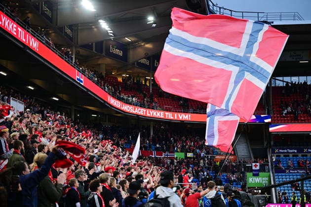 OSLO, NORWAY 20260601 Norway fans celebrate the 3-1 win during Monday s friendly football match between Norway and Sweden at Ulleval Stadium in Oslo ahead of this summer s World Cup. *** The image is included in the SPORTS PACKAGE. For others PAYMENT IS AVAILABLE*** OSLO NORWAY x9200x *** OSLO, NORWAY 20260601 Norway fans celebrate the 3 1 win during Monday s friendly football match between Norway and Sweden at Ulleval Stadium in Oslo ahead of this summer s World Cup The image is included in the SPORTS PACKAGE For others PAYMENT IS AVAILABLE OSLO NORWAY x9200x  Copyright: xHannaxBrunlöf TTx INTERNATIONAL MATCH NORWAY-SWEDEN