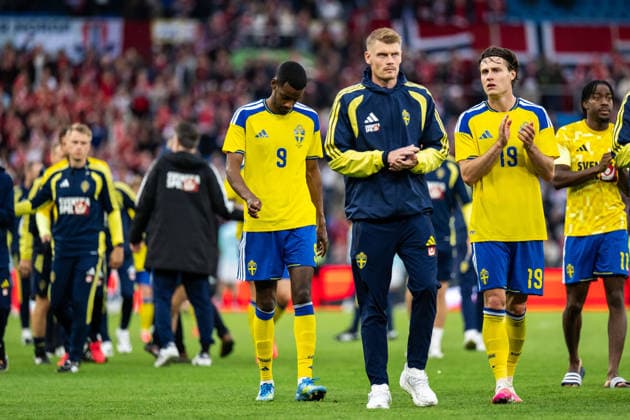 260601 Alexander Isak, Eric Smith and Mattias Svanberg of Sweden look dejected after the international friendly football match between Norway and Sweden on June 1, 2026 in Oslo Photo Joel Marklund BILDBYRAN code JM JM0820 bbeng fotboll football soccer fotball träningslandskamp privatlandskamp landskamp international friendly norge norway sverige sweden sverige a depp  Copyright: JOELxMARKLUND BB260601JM136