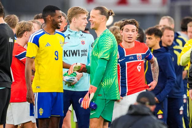 Private international football match Norway Sweden Oslo 20260601 Swedens Alexander Isak and Norways goalkeeper orjan Nyland after the mens private international football match between Norway and Sweden at Ullevaal Stadium Photo Lise Aserud NTB Oslo Norway EDITORIAL USE ONLY RESTRICTED USE FOR BETTING COMPANIES  Copyright: xLisexAserudx xNTBx