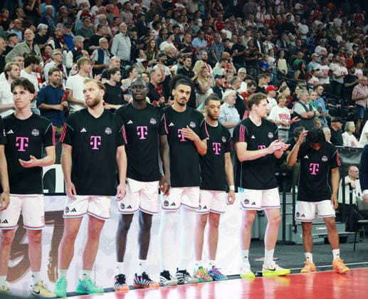 Bonn players before the start Mens Basketball Bundesliga, 2025 26, play off semi-final, second game, FC Bayern Muenchen Basketball vs Telekom Baskets Bonn, SAP Garden3, 01 06 26 Copyright: WolfgangxFehrmann