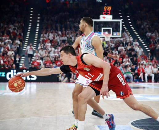 from left Vladimir LUCIC Muenchen , Alijah COMITHIER Bonn , Mens Basketball Bundesliga, 2025 26, play off semi-final, second match, FC Bayern Muenchen Basketball vs Telekom Baskets Bonn, SAP Garden3, 01 06 26 Copyright: WolfgangxFehrmann