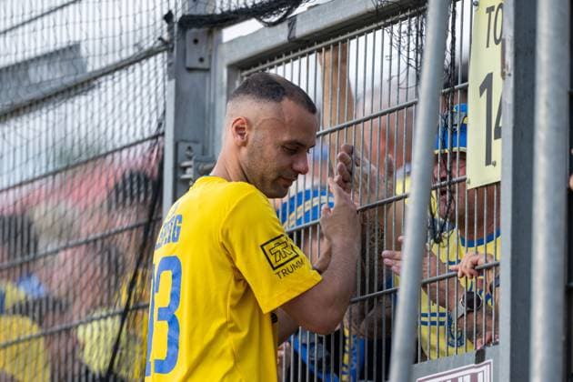 Soccer, Men, Season 2025 2026, Promotion match to 3 Liga second leg , Würzburger Kickers 1 FC Lok Leipzig 2 1 , Djamal Ziane Lok Leipzig with the fans, Disappointment after final whistle, 01 06 2026, Copyright: xMatthiasxKochx