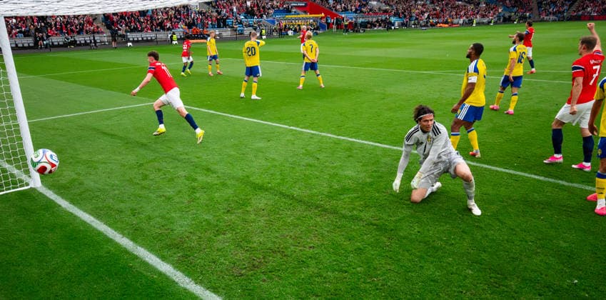 260601 Jorgen Strand Larsen of Norway celebrates after scoring the 1 0 goal behind goalkeeper Jacob Widell Zetterström of Sweden during the international friendly football match between Norway and Sweden on June 1, 2026 in Oslo Photo Joel Marklund BILDBYRAN kod JM JM0820 bbeng fotboll football soccer fotball träningslandskamp privatlandskamp landskamp international friendly norge norway sverige sweden sverige a jubel  Copyright: JOELxMARKLUND BB260601JM149