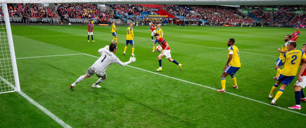 260601 Jorgen Strand Larsen of Norway scores the 1 0 goal behind goalkeeper Jacob Widell Zetterström of Sweden during the international friendly football match between Norway and Sweden on June 1, 2026 in Oslo Photo Joel Marklund BILDBYRAN kod JM JM0820 bbeng fotboll football soccer fotball träningslandskamp privatlandskamp landskamp international friendly norge norway sverige sweden sverige a  Copyright: JOELxMARKLUND BB260601JM150