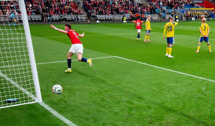 260601 Jorgen Strand Larsen of Norway celebrates after scoring the 1 0 goal during the international friendly football match between Norway and Sweden on June 1, 2026 in Oslo Photo Joel Marklund BILDBYRAN kod JM JM0820 bbeng fotboll football soccer fotball träningslandskamp privatlandskamp landskamp international friendly norge norway sverige sweden sverige a jubel  Copyright: JOELxMARKLUND BB260601JM151