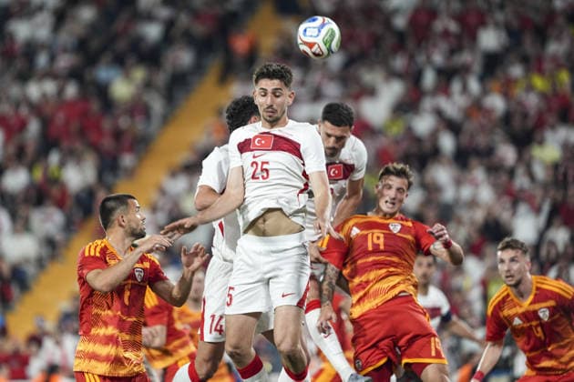 Turkiye v North Macedonia - Friendly match ISTANBUL, TURKIYE - JUNE 1: Demir Ege Tiknaz (25) of Turkiye in action against Milan Ristovski (19) of North Macedonia during the International Friendly, Länderspiel, Nationalmannschaft match between Turkiye and North Macedonia at Chobani Stadium, on June 1, 2026, in Istanbul, Turkiye. Beyza Comert Anadolu Istanbul Turkey. Editorial use only. Please get in touch for any other usage.  Copyright: x2026xAnadoluxBeyzaxComertx