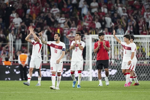 Turkiye v North Macedonia - Friendly match ISTANBUL, TURKIYE - JUNE 1: Players of Turkiye greet the fans after winning the International Friendly, Länderspiel, Nationalmannschaft match between Turkiye and North Macedonia at Chobani Stadium, on June 1, 2026, in Istanbul, Turkiye. Beyza Comert Anadolu Istanbul Turkey. Editorial use only. Please get in touch for any other usage.  Copyright: x2026xAnadoluxBeyzaxComertx