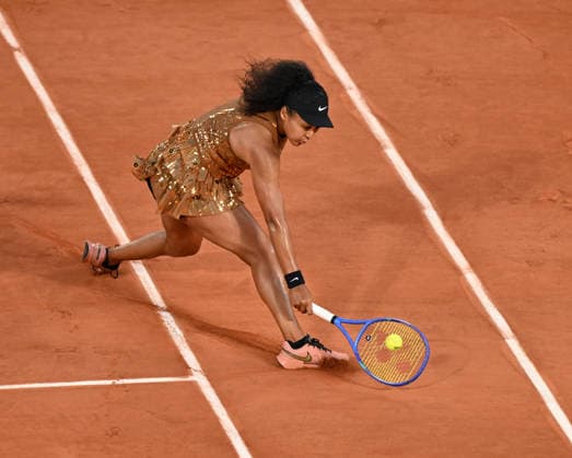 2026 French Open, Roland-Garros - Day 9 PARIS, FRANCE - JUNE 1: Naomi Osaka of Japan in action against Aryna Sabalenka during the women s singles match on day 9 of the French Open tennis tournament at the Roland-Garros Complex in Paris on June 1, 2026. Mustafa Yalcin Anadolu Paris France. Editorial use only. Please get in touch for any other usage.  Copyright: x2026xAnadoluxMustafaxYalcinx