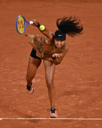 2026 French Open, Roland-Garros - Day 9 PARIS, FRANCE - JUNE 1: Naomi Osaka of Japan in action against Aryna Sabalenka during the women s singles match on day 9 of the French Open tennis tournament at the Roland-Garros Complex in Paris on June 1, 2026. Mustafa Yalcin Anadolu Paris France. Editorial use only. Please get in touch for any other usage.  Copyright: x2026xAnadoluxMustafaxYalcinx