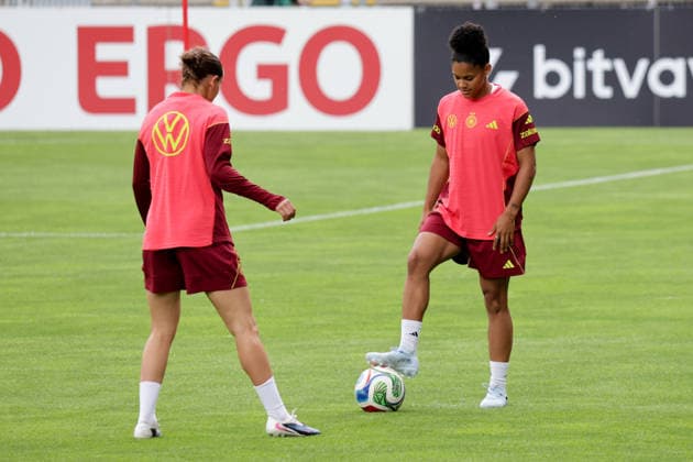 01 06 2026, xgrfx, Football DFB Media Dates, German Womens National Team Training v l Carlotta Wamser, Shekiera Martinez German Womens National Team DFL DFB REGULATIONS PROHIBIT ANY USE OF PHOTOGRAPHS as IMAGE SEQUENCES and or QUASI VIDEO Cologne