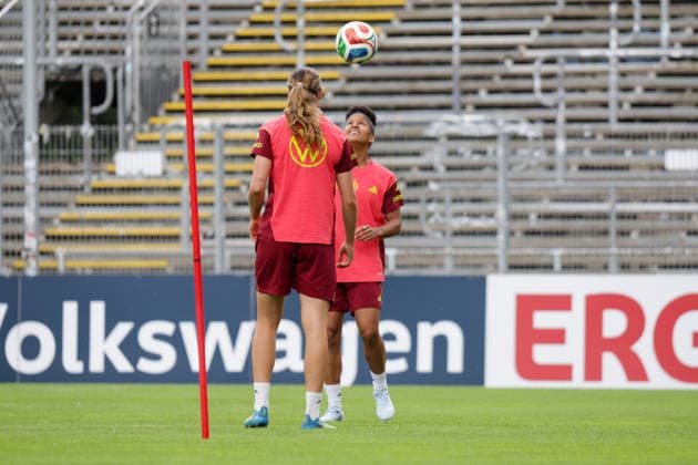 01 06 2026, xgrfx, Football DFB Media Dates, German Womens National Team Training v l Larissa Mühlhaus, Shekiera Martinez German Womens National Team DFL DFB REGULATIONS PROHIBIT ANY USE OF PHOTOGRAPHS as IMAGE SEQUENCES and or QUASI VIDEO Cologne