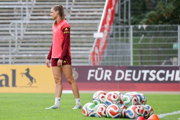 01 06 2026, xgrfx, Football DFB Media Dates, German Womens National Team Training v l Jule Brand German Womens National Team DFL DFB REGULATIONS PROHIBIT ANY USE OF PHOTOGRAPHS as IMAGE SEQUENCES and or QUASI VIDEO Cologne
