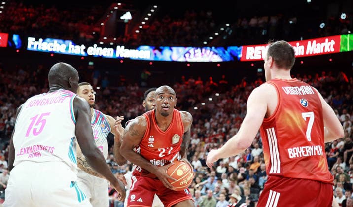 in the center Isiaha MIKE M nchen , Mens Basketball Bundesliga, 2025 26, play off semi-final, second match, FC Bayern Muenchen Basketball vs Telekom Baskets Bonn, SAP Garden3, 01 06 26 Copyright: WolfgangxFehrmann