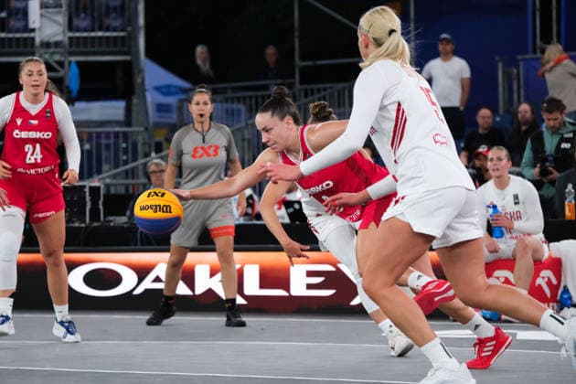 June 1, 2026, Warsaw, Masovian Voivodeship, Poland: CzechiaÃ¢â‚¬â ¢s KAROLINA SOTOLOVA (9) and PolandÃ¢â‚¬â ¢s KLAUDIA GERTCHEN (15) in action during a FIBA 3x3 Basketball World Cup womenÃ¢â‚¬â ¢s Pool A game between Poland and Czechia in Warsaw, Poland. Warsaw Poland - ZUMAk204 20260601_zip_k204_101 Copyright: xRomanxKozielx