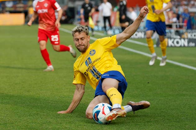 f l n r David Grözinger Lokomotive Leipzig , in the second leg of the promotion match to the 3 Liga between FC Würzburger Kickers and 1 FC Lok Leipzig at the AKON Arena am Dallenberg, Würzburg, Germany, on June 1, 2026 DFB DFL REGULATIONS PROHIBIT ANY USE OF PHOTOGRAPHS AS IMAGE SEQUENCES AND OR QUASI VIDEO, Copyright: HMBxMedia xHeikoxBecker
