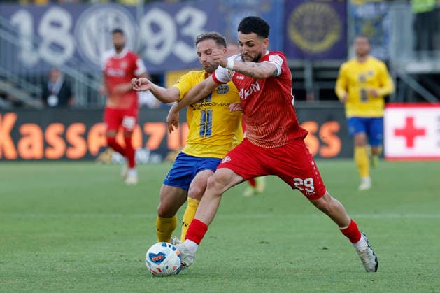 f l n r Tobias Dombrowa Lokomotive Leipzig and Dion Berisha Würzburger Kickers , in the second leg of the promotion match to the 3 Liga between FC Würzburger Kickers and 1 FC Lok Leipzig at the AKON Arena am Dallenberg, Würzburg, Germany, on June 1, 2026 DFB DFL REGULATIONS PROHIBIT ANY USE OF PHOTOGRAPHS AS IMAGE SEQUENCES AND OR QUASI VIDEO, Copyright: HMBxMedia xHeikoxBecker