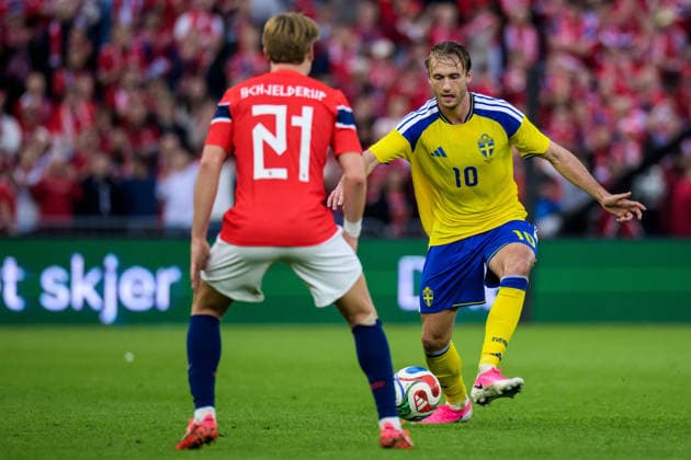 260601 Andreas Schjelderup of Norway and Benjamin Nygren of Sweden during the international friendly football match between Norway and Sweden on June 1, 2026 in Oslo Photo Joel Marklund BILDBYRAN code JM JM0820 bbeng fotboll football soccer fotball träningslandskamp privatlandskamp landskamp international friendly norge norway sverige sweden sverige a  Copyright: JOELxMARKLUND BB260601JM187