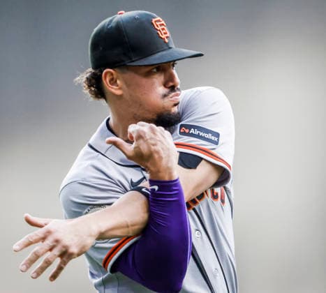 San Francisco Giants shortstop Willy Adames stretches before the start of the MLB, Baseball Herren, USA game between the San Francisco Giants and the Milwaukee Brewers at American Family Field in Milwaukee, Wisconsin on Monday, June 1, 2026.  MIL20260601801 TANNENxMAURY