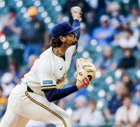 Milwaukee Brewers starting pitcher Shane Drohan throws in the first inning of the MLB, Baseball Herren, USA game between the San Francisco Giants and the Milwaukee Brewers at American Family Field in Milwaukee, Wisconsin on Monday, June 1, 2026.  MIL20260601802 TANNENxMAURY