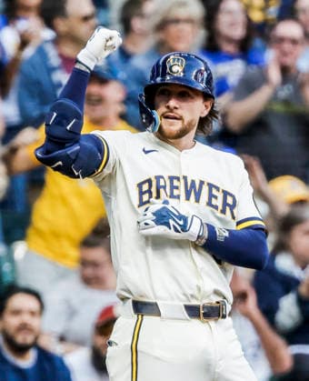 Milwaukee Brewers second baseman Brice Turang reacts after hitting a two .RBI triple in the second inning of the MLB, Baseball Herren, USA game between the San Francisco Giants and the Milwaukee Brewers at American Family Field in Milwaukee, Wisconsin on Monday, June 1, 2026.  MIL20260601812 TANNENxMAURY