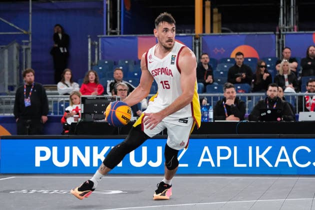 June 1, 2026, Warsaw, Masovian Voivodeship, Poland: SpainÃ¢â‚¬â ¢s IVAN AURRECOECHEA (15) in action during a FIBA 3x3 Basketball World Cup menÃ¢â‚¬â ¢s Pool A game between Serbia and Spain in Warsaw, Poland. Basketball 2026: FIBA 3x3 World Cup MenÃ¢â‚¬â ¢S Pool A: Serbia 16:12 Spain  - ZUMAk204 20260601_zip_k204_120 Copyright: xRomanxKozielx