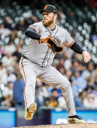 San Francisco Giants relief pitcher Matt Gage throws in the seventh inning of the MLB, Baseball Herren, USA game between the San Francisco Giants and the Milwaukee Brewers at American Family Field in Milwaukee, Wisconsin on Monday, June 1, 2026.  MIL20260601828 TANNENxMAURY