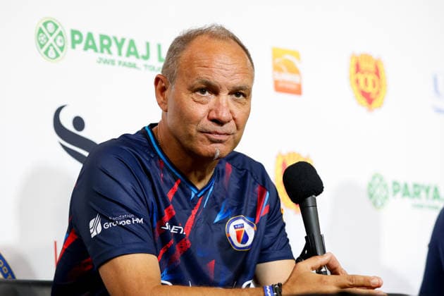 June 1, 2026, Fort Lauderdale, Florida, USA: The head coach for the Haiti menÃ¢â‚¬â ¢s national soccer team, Sebastien Migne, speaks to the media prior to a training session before a pre 2026 FIFA World Cup, WM, Weltmeisterschaft, Fussball friendly game against New Zealand. Fort Lauderdale USA - ZUMAa257 20260601_zsp_a257_009 Copyright: xChrisxArjoonx