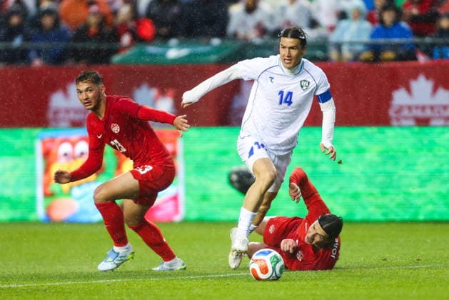 June 1, 2026, Edmonton, Ab, CANADA: Uzbekistan s Eldor Shomurodov (14) fends off Canada s Niko Sigur (23) and Alistair Johnston (2) during second half World Cup Friendly soccer action in Edmonton on Monday, June 1, 2026. Canada News - June 1, 2026  - ZUMAc35_ 20260601_zaf_c35_092 Copyright: xCodiexMclachlanx
