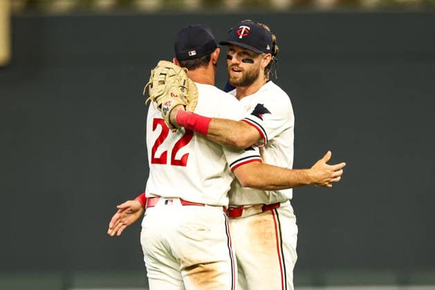 June 1st, 2026: Minnesota Twins third baseman Brooks Lee (22) and Minnesota Twins center fielder Kody Clemens (2) celebrate the win after a MLB, Baseball Herren, USA Baseball game between the Chicago White Sox and the Minnesota Twins at Target Field in Minneapolis, Minnesota. CSM Minneapolis USA - ZUMAc04_ 20260601_zma_c04_087 Copyright: xStevenxGarciax