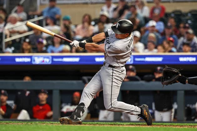 June 1st, 2026: Chicago White Sox left fielder Sam Antonacci (17) hits a single in the ninth inning of a MLB, Baseball Herren, USA Baseball game between the Chicago White Sox and the Minnesota Twins at Target Field in Minneapolis, Minnesota. CSM Minneapolis USA - ZUMAc04_ 20260601_zma_c04_111 Copyright: xStevenxGarciax