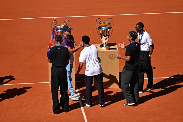 2026 French Open - PSG Players Desire DOUE of PSG, Warren ZAIRE-EMERY of PSG, Ousmane DEMBELE of PSG and Bradley BARCOLA of PSG hold the two UEFA Champions League s trophies at the 2026 Roland Garros French Tennis open tournament in Paris, France, on June 1, 2026. Photo by Corinne Dubreuil ABACAPRESS.COM Paris France  Copyright: xDubreuilxCorinne ABACAx