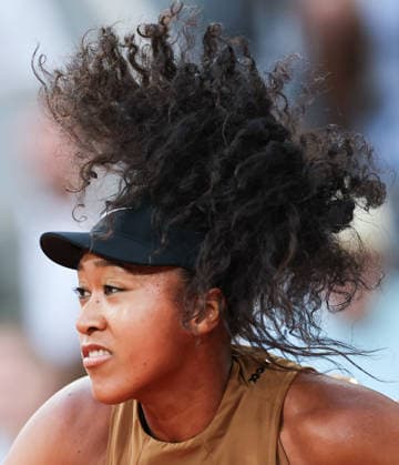(260602) -- PARIS, June 2, 2026 -- Osaka Naomi serves during the women s singles 4th round match between Aryna Sabalenka of Belarus and Osaka Naomi of Japan at the French Open tennis tournament at Roland Garros, Paris, France, June 1, 2026. ) (SP)FRANCE-PARIS-TENNIS-FRENCH OPEN-WOMEN S SINGLES-4TH ROUND WuxHuiwo 