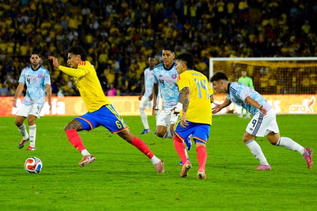June 1, 2026, Bogota, Bogota D.C, Colombia: Colombia s Richard Rios (L) runs with the ball during the last friendly match between Colombia and Costa Rica in Bogota s El Campin Stadium, Colombia on June 1, 2026. Colombia V Costa Rica - Friendly Match Before FIFA World Cup, WM, Weltmeisterschaft, Fussball 2026  - ZUMAvp1_ 20260601_zia_vp1_028 Copyright: xSebastianxBarrosx