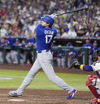 Baseball: Dodgers vs. Diamondbacks Los Angeles Dodgers designated hitter Shohei Ohtani hits a double in the third inning of a baseball game against the Arizona Diamondbacks at Chase Field in Phoenix, Arizona, on June 1, 2026.  A14AA0005617410P