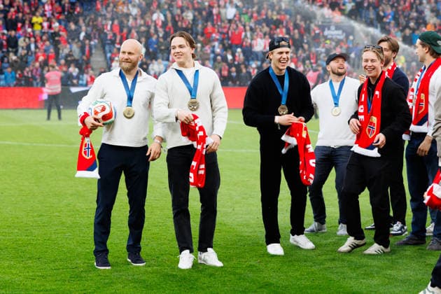 Norway v Sweden, football friendly, Oslo, Norway Oslo, Norway. 01st, June 2026. The Ice hockey, Eishockey players of Norway are praised at the break of the football friendly between Norway and Sweden at Ullevaal Stadion in Oslo. Norway won bronze and their first-ever medal at the 2026 IIHF World Championship, WM, Weltmeisterschaft in Ice hockey. Norway, Ulleval Stadion  Copyright: xGonzalesxPhoto KetilxMartinsenx