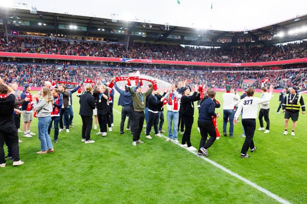Norway v Sweden, football friendly, Oslo, Norway Oslo, Norway. 01st, June 2026. The Ice hockey, Eishockey players of Norway are praised at the break of the football friendly between Norway and Sweden at Ullevaal Stadion in Oslo. Norway won bronze and their first-ever medal at the 2026 IIHF World Championship, WM, Weltmeisterschaft in Ice hockey. Norway, Ulleval Stadion  Copyright: xGonzalesxPhoto KetilxMartinsenx