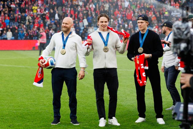Norway v Sweden, football friendly, Oslo, Norway Oslo, Norway. 01st, June 2026. The Ice hockey, Eishockey players of Norway are praised at the break of the football friendly between Norway and Sweden at Ullevaal Stadion in Oslo. Norway won bronze and their first-ever medal at the 2026 IIHF World Championship, WM, Weltmeisterschaft in Ice hockey. Norway, Ulleval Stadion  Copyright: xGonzalesxPhoto KetilxMartinsenx